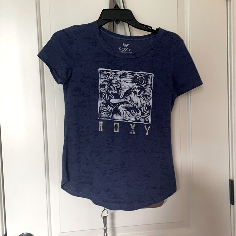 it’s a tillys t shirt and the brand is Roxy